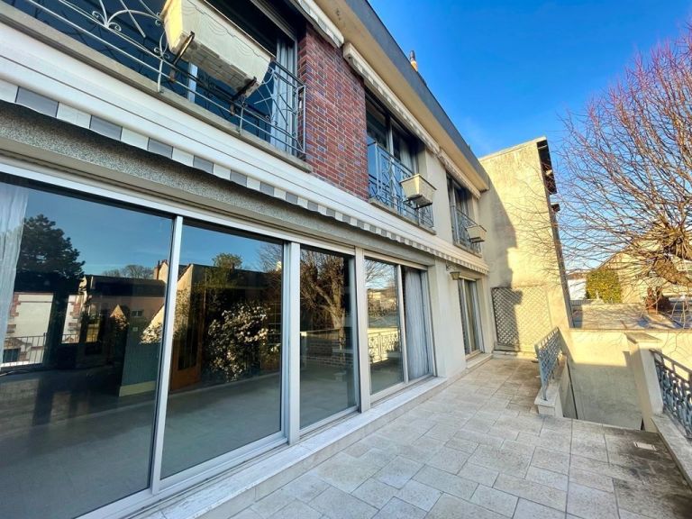 house 7 Rooms for sale on ORLEANS (45000)