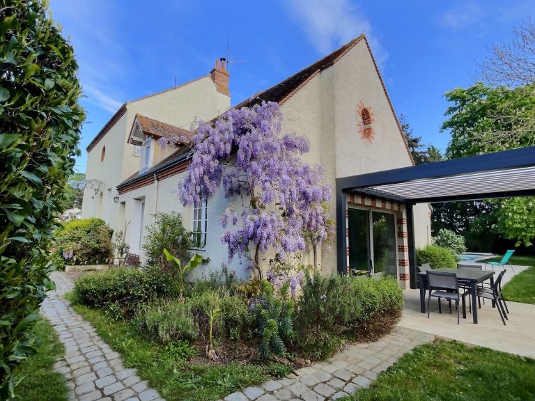 house 7 Rooms for sale on OLIVET (45160)