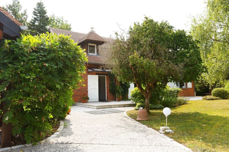 house 10 Rooms for sale on ST JEAN LE BLANC (45650)