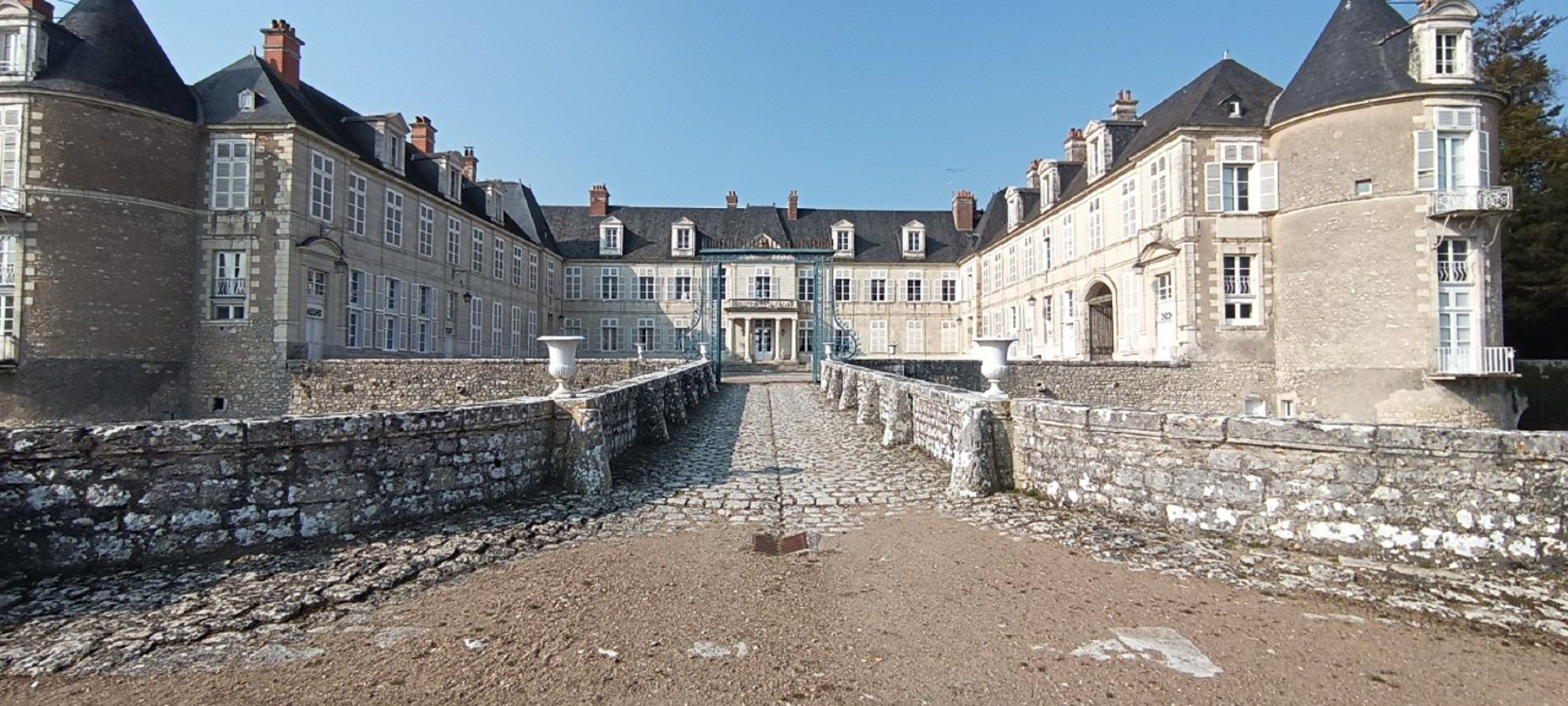 apartment 6 Rooms for sale on AVARAY (41500)