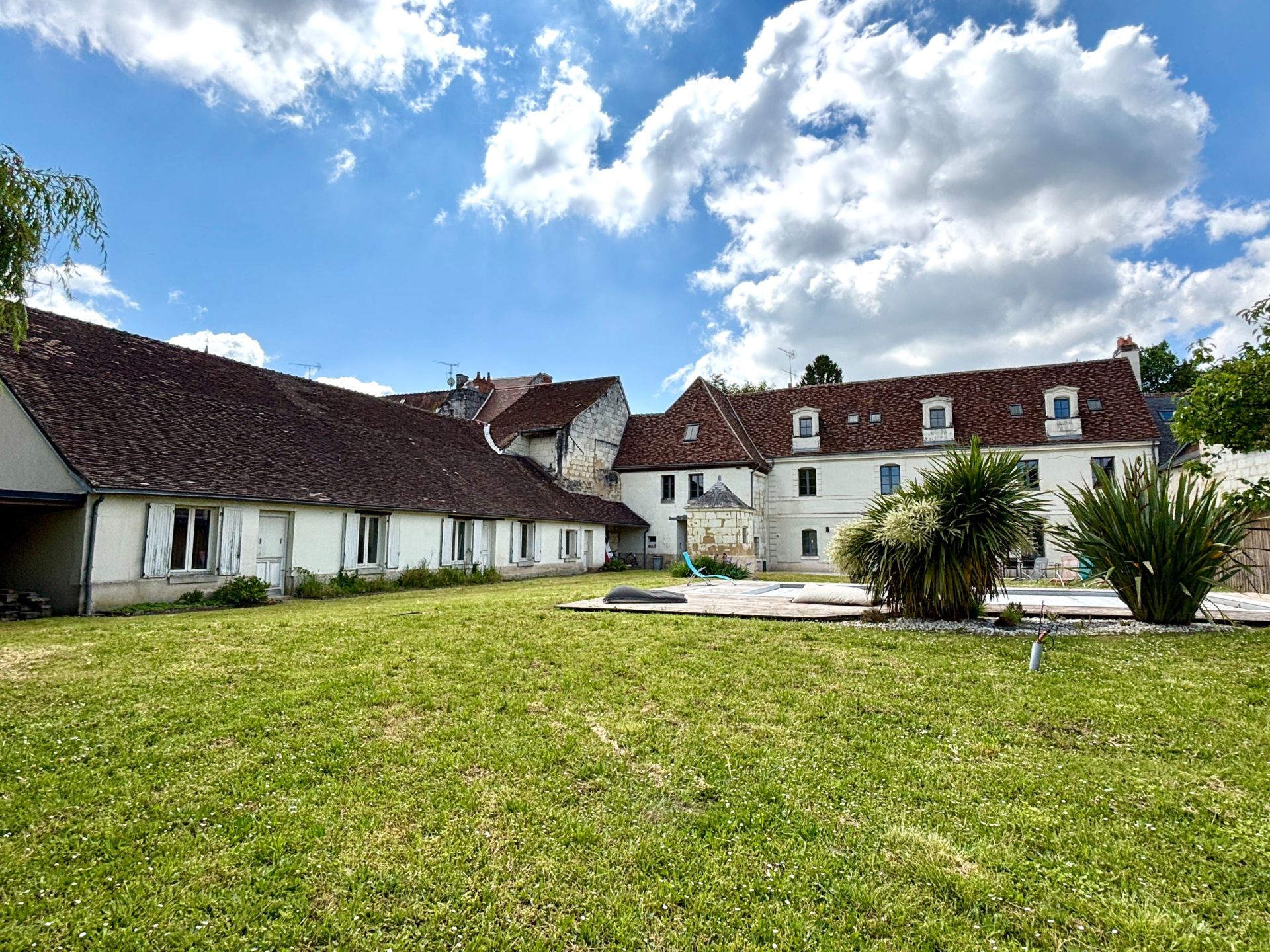 house 10 Rooms for sale on LOCHES (37600)