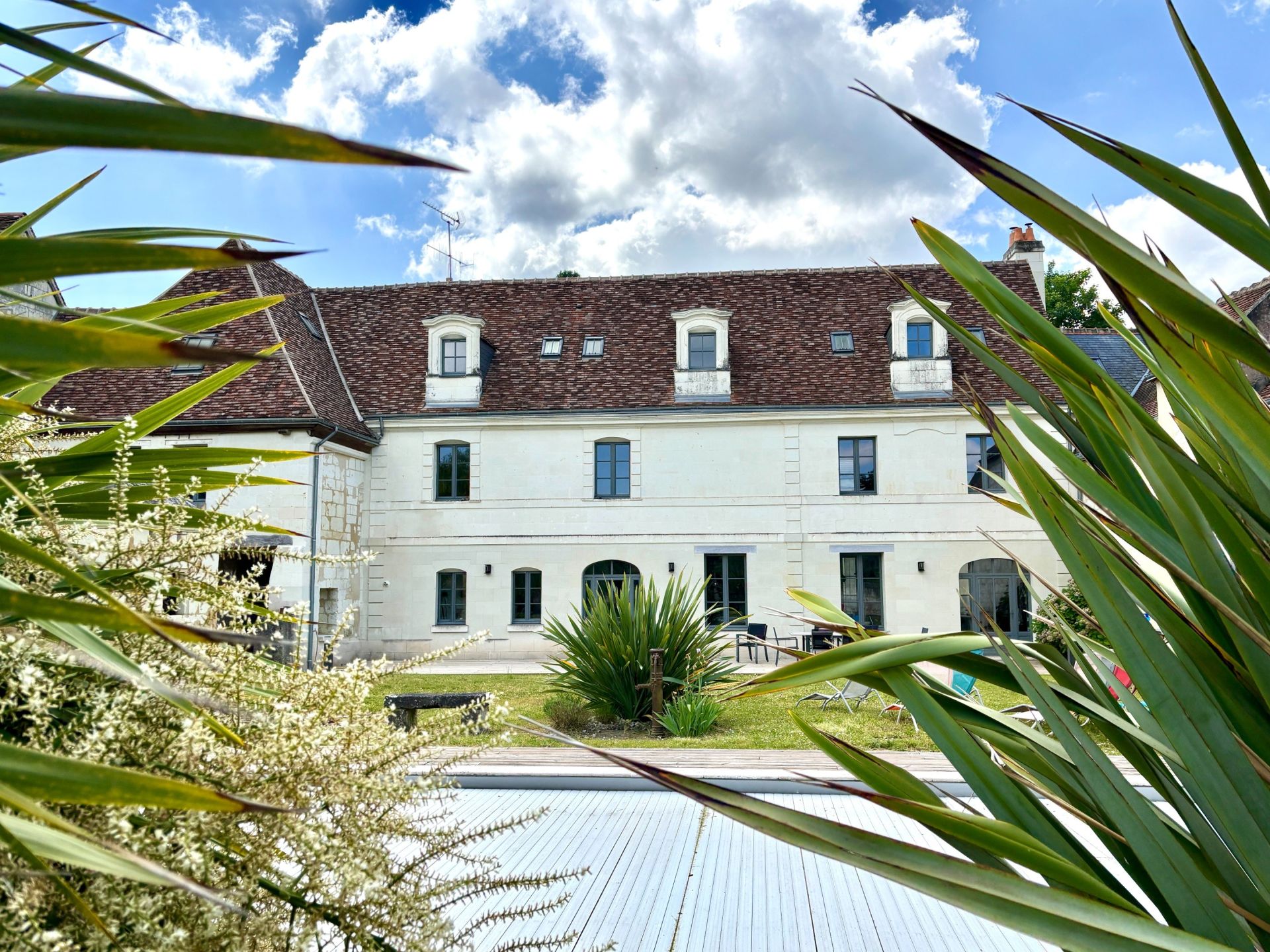 house 10 Rooms for sale on LOCHES (37600)