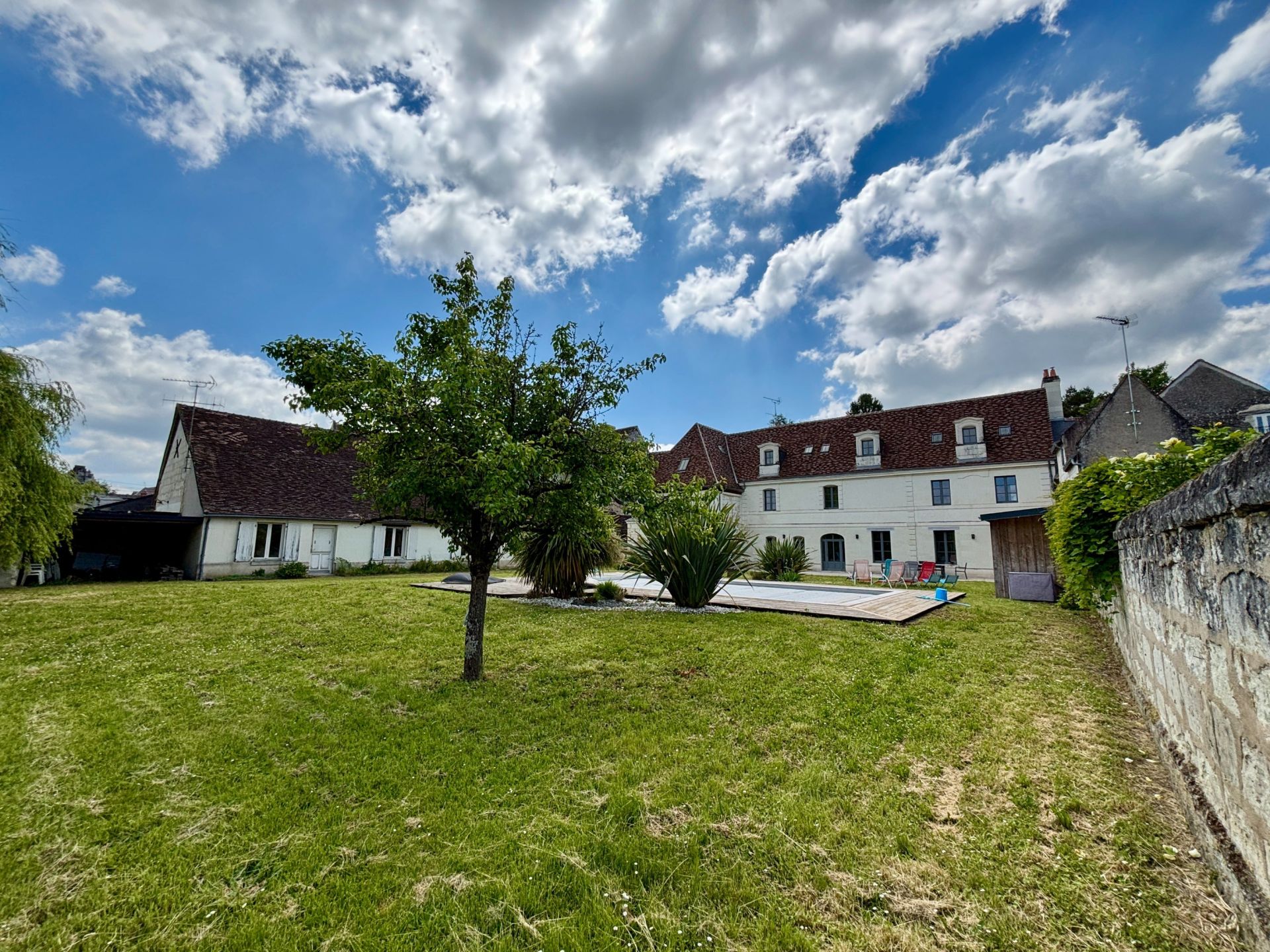 house 10 Rooms for sale on BEAULIEU LES LOCHES (37600)