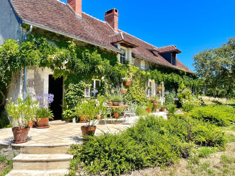 house 7 Rooms for sale on ESVES LE MOUTIER (37240)