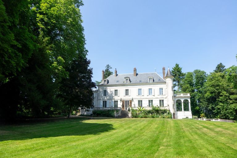 castle 10 Rooms for sale on MEUNG SUR LOIRE (45130)