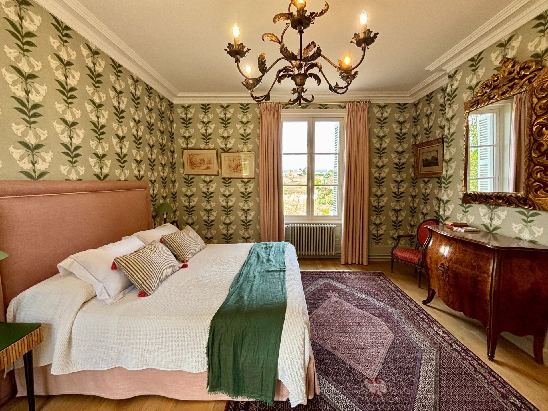 castle 15 Rooms for sale on LOCHES (37600)