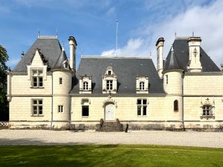 castle 15 Rooms for sale on LOCHES (37600)