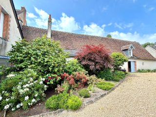 house 12 Rooms for sale on ESVRES (37320)