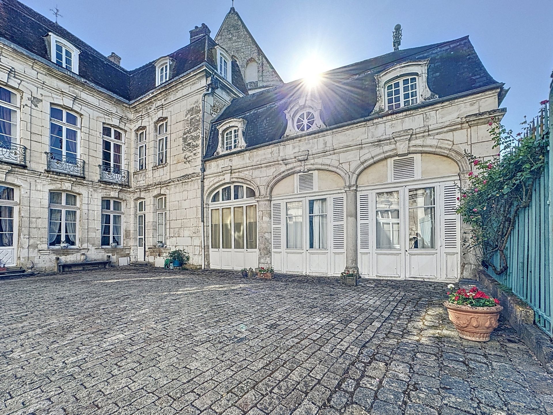 hôtel particulier 25 Pièces en vente sur AUXERRE (89000)