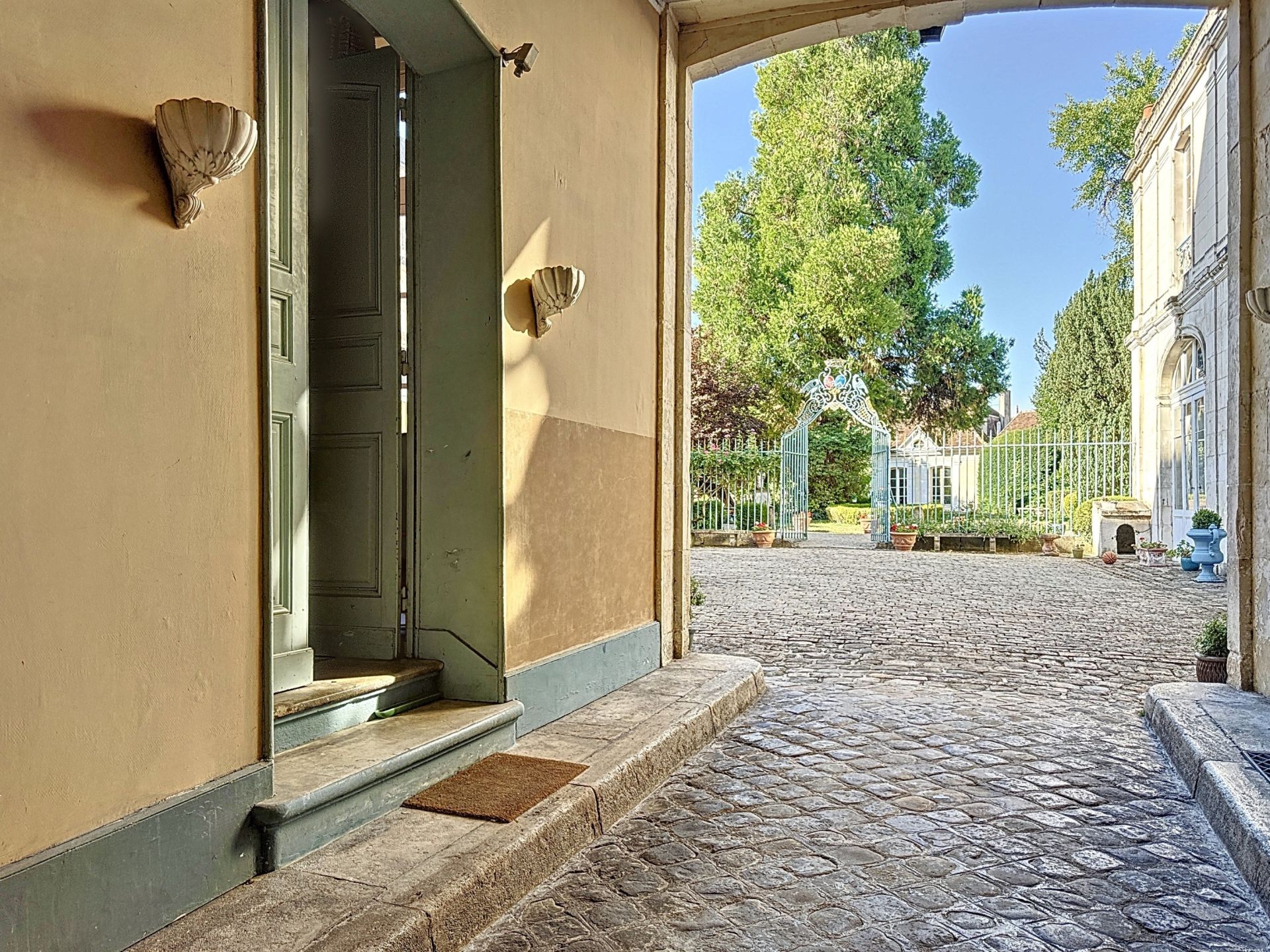 hôtel particulier 25 Pièces en vente sur AUXERRE (89000)