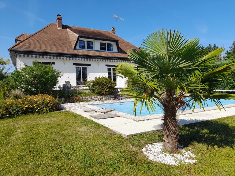 house 8 Rooms for sale on ROZIERES EN BEAUCE (45130)
