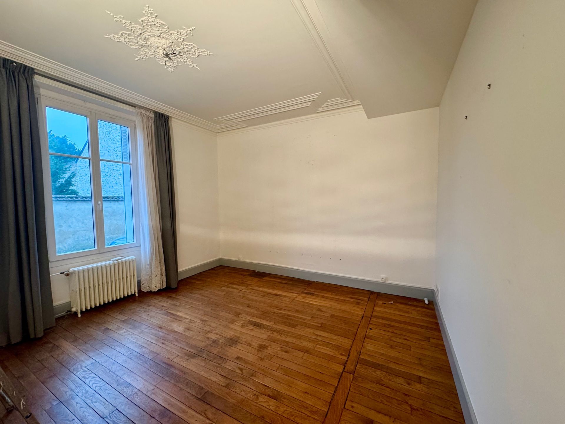 house 10 Rooms for sale on ORLEANS (45000)