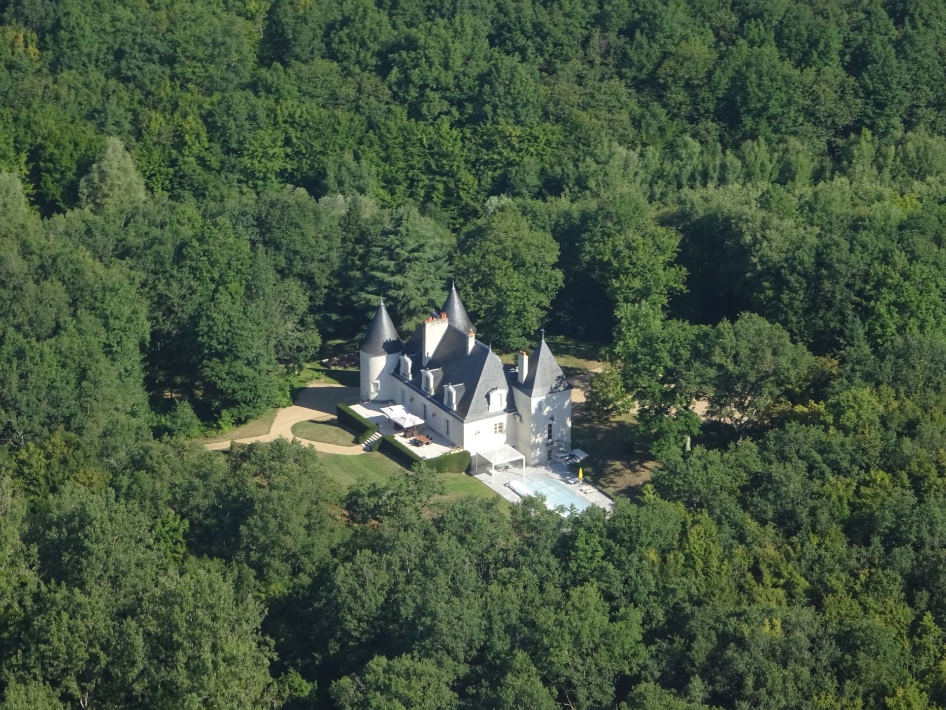 manor house 16 Rooms for sale on TOURS (37000)