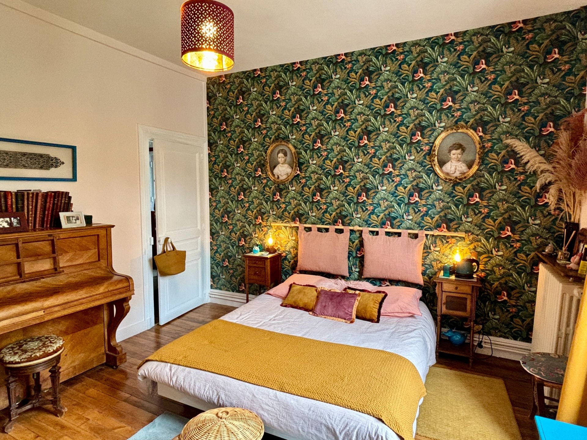 house 18 Rooms for sale on MONTLOUIS SUR LOIRE (37270)