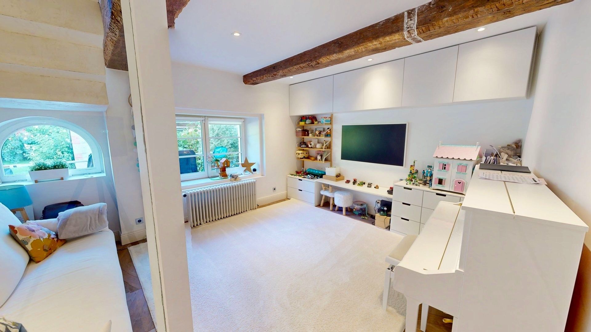 house 10 Rooms for sale on ST JEAN DE BRAYE (45800)