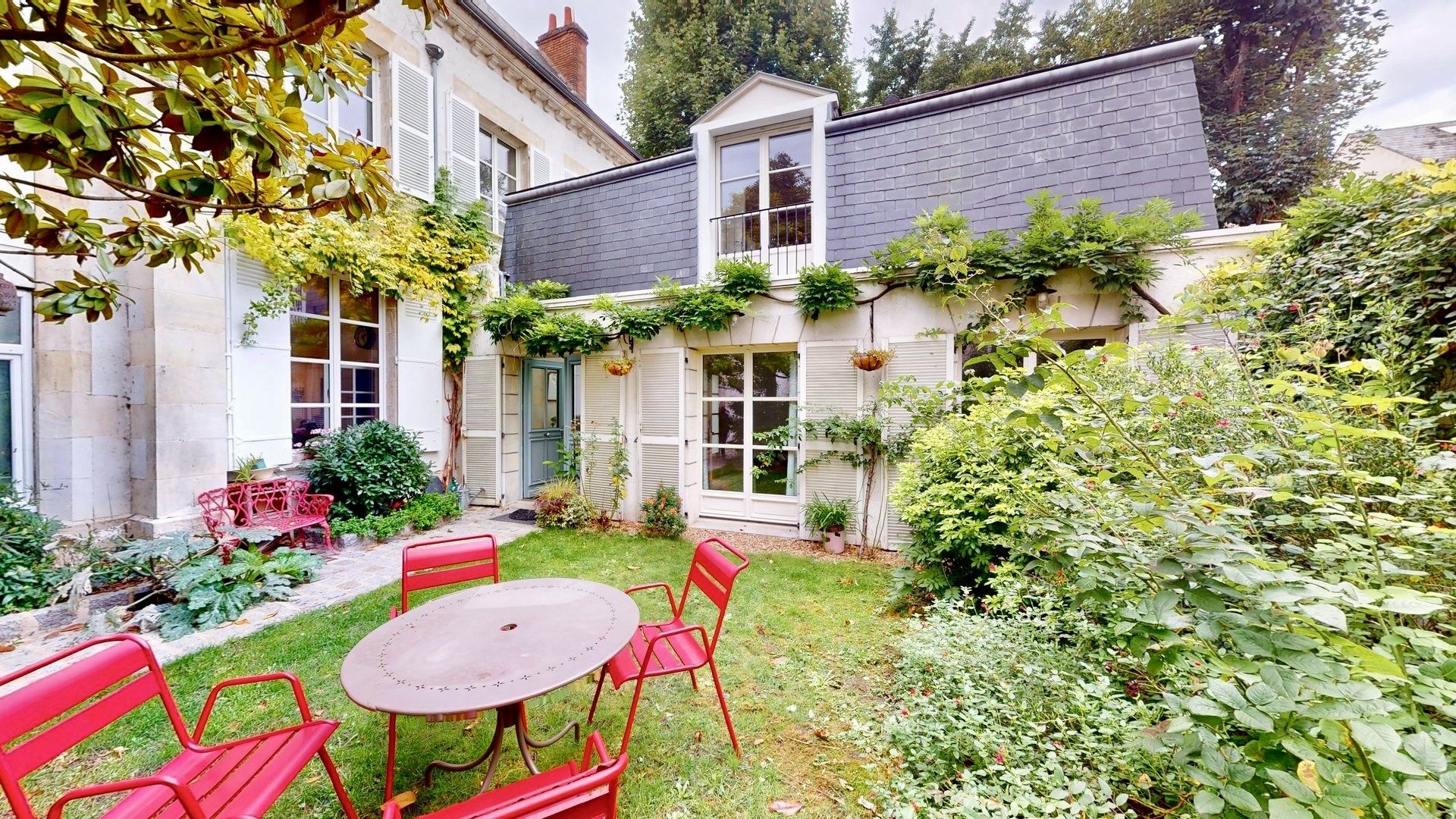 house 7 Rooms for sale on ORLEANS (45000)