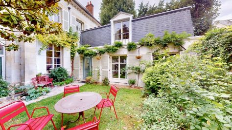 Sale House Orléans 7 Rooms 179 m²