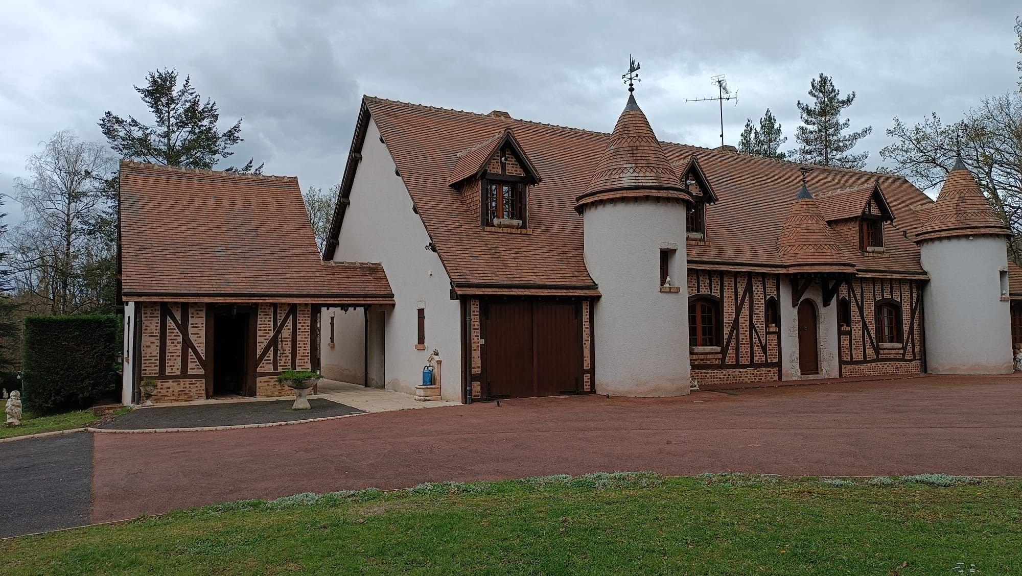 house 10 Rooms for sale on LA FERTE ST CYR (41220)