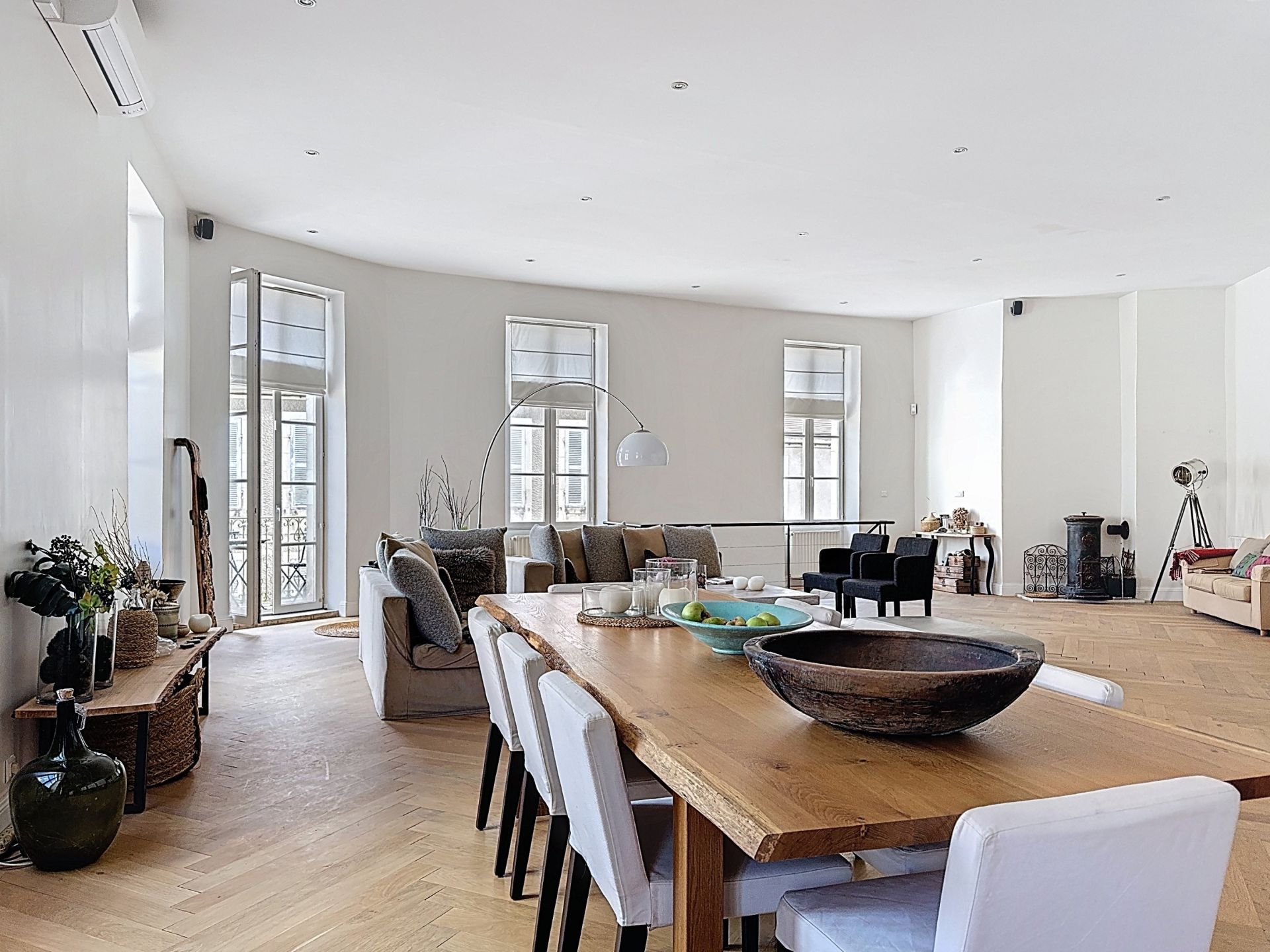 house 5 Rooms for sale on COULANGES LA VINEUSE (89580)