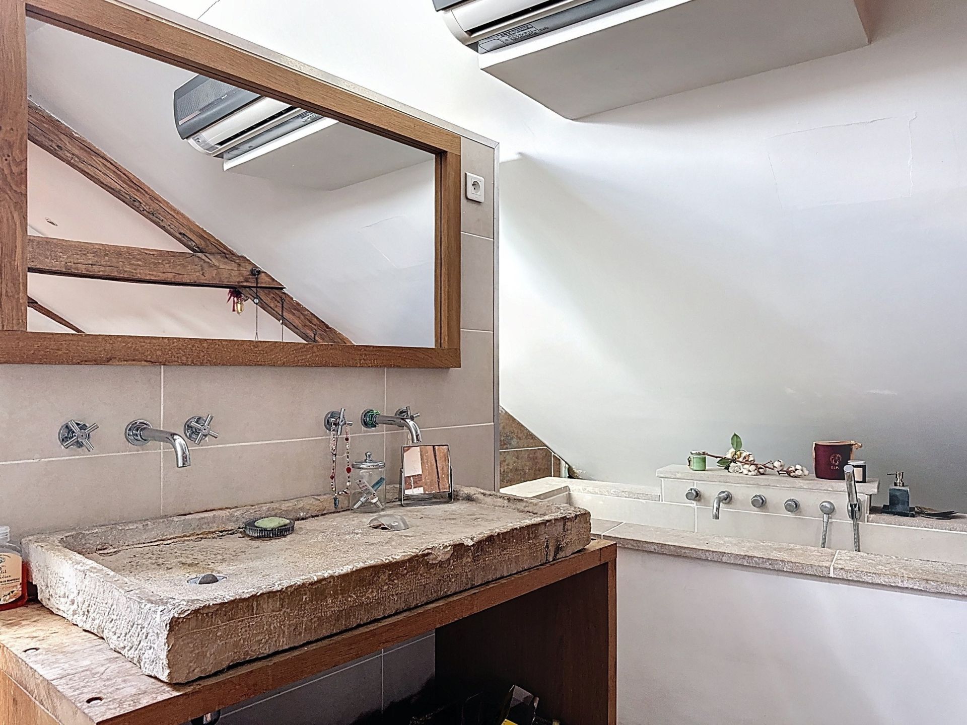 house 5 Rooms for sale on COULANGES LA VINEUSE (89580)