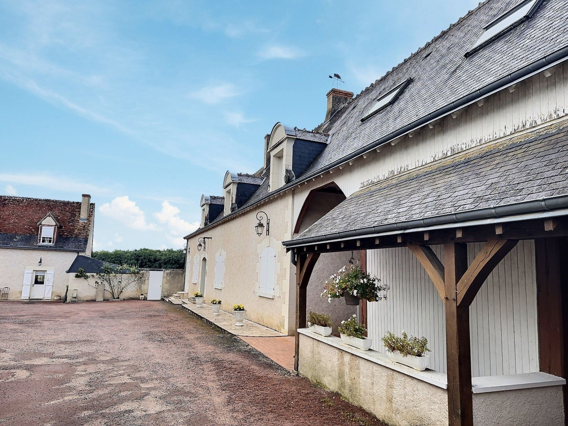 house 7 Rooms for sale on AMBOISE (37400)