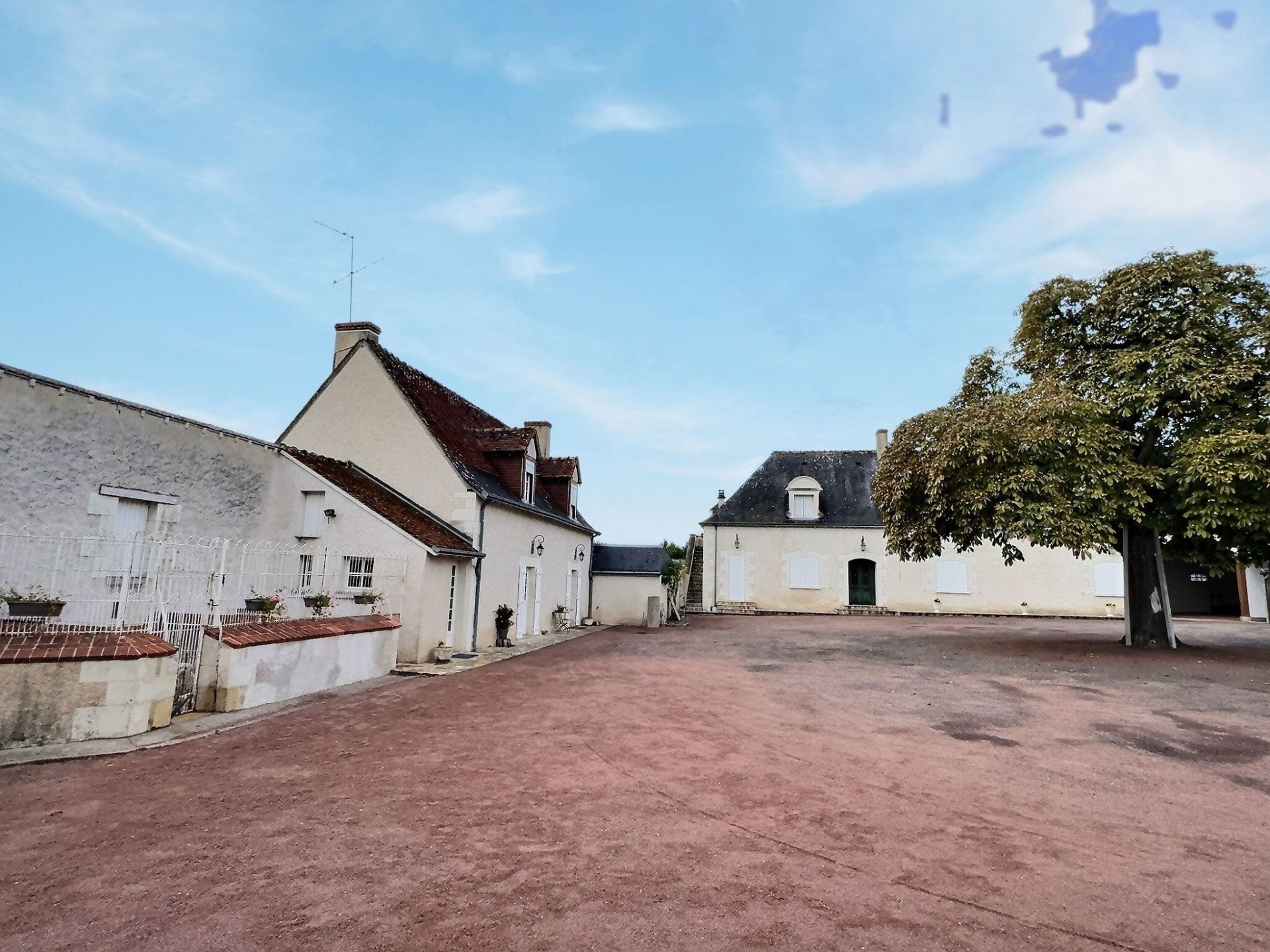 house 7 Rooms for sale on AMBOISE (37400)