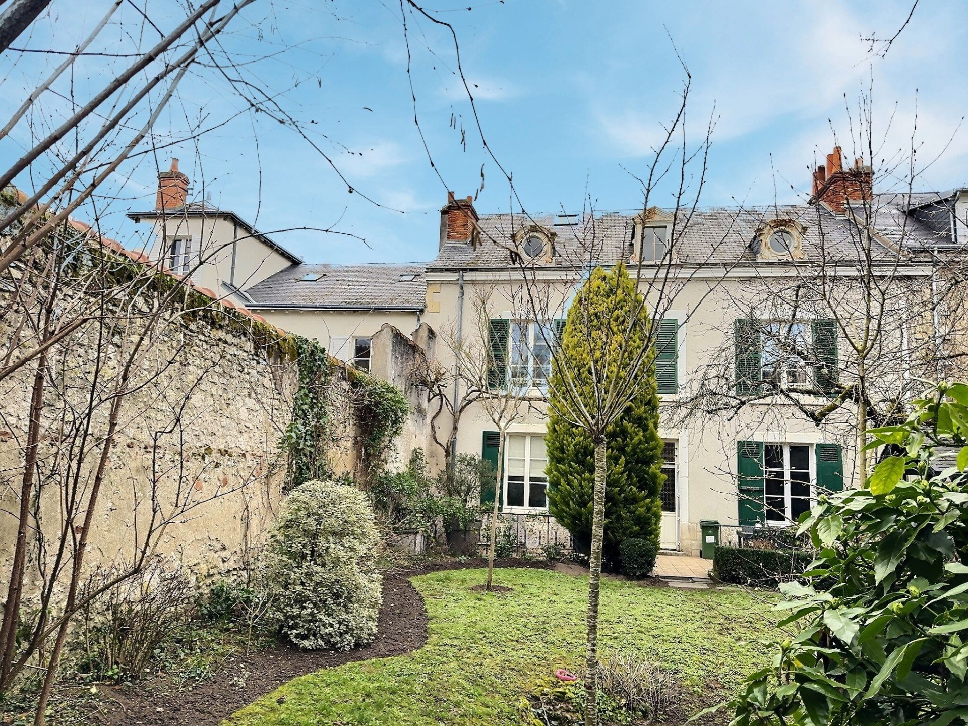 house 7 Rooms for sale on ORLEANS (45000)