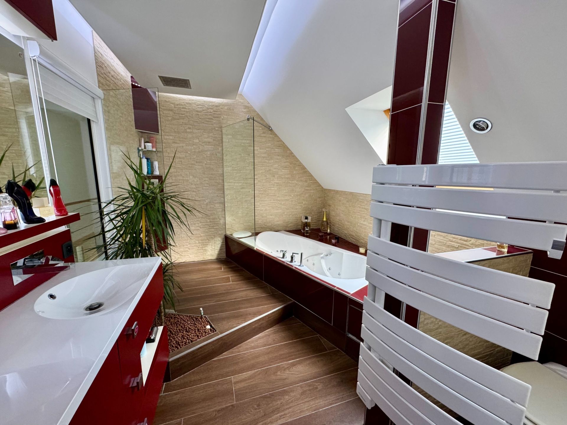 house 7 Rooms for sale on LA CHAPELLE ST MESMIN (45380)