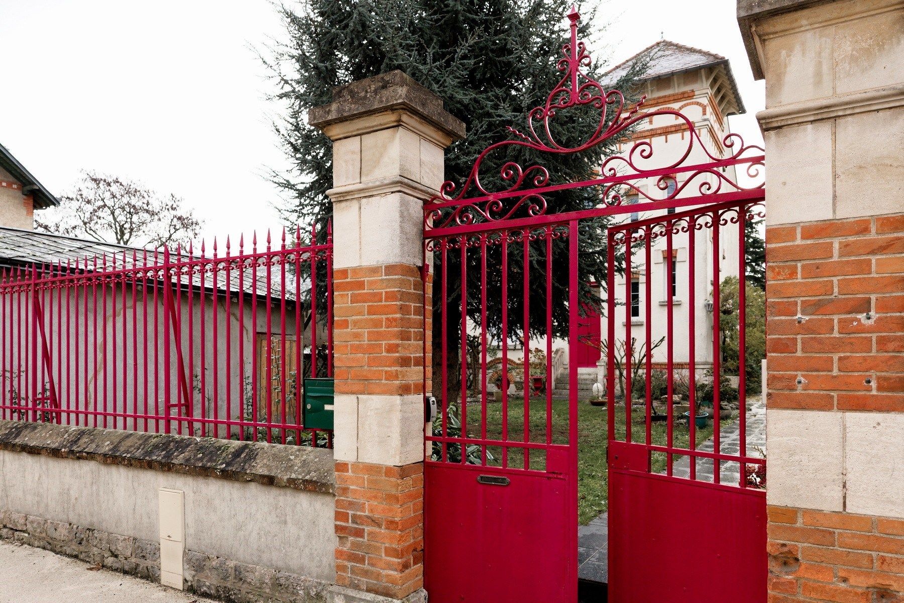 house 8 Rooms for sale on ORLEANS (45100)