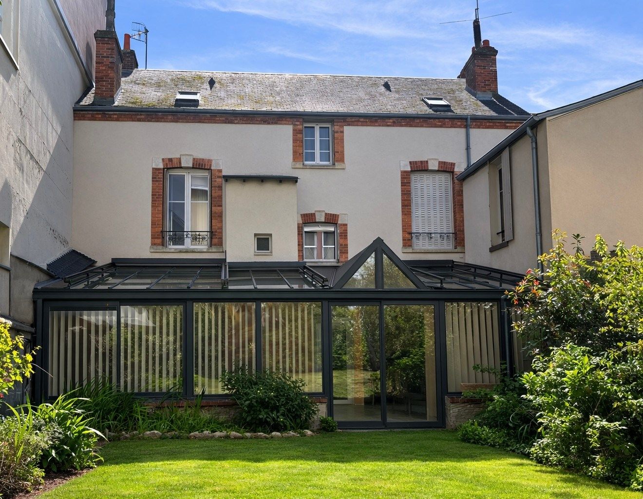 house 10 Rooms for sale on ORLEANS (45000)