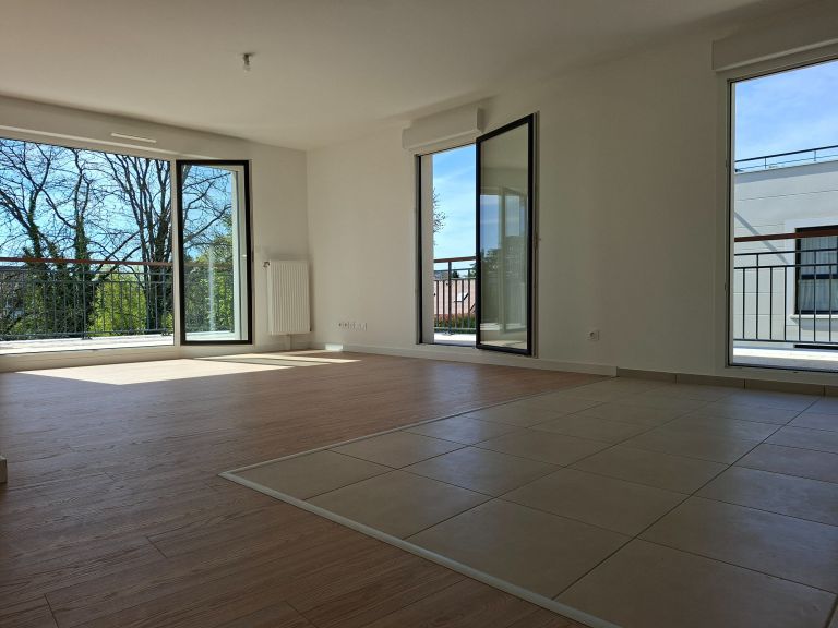 apartment 4 Rooms for sale on ORLEANS (45000)