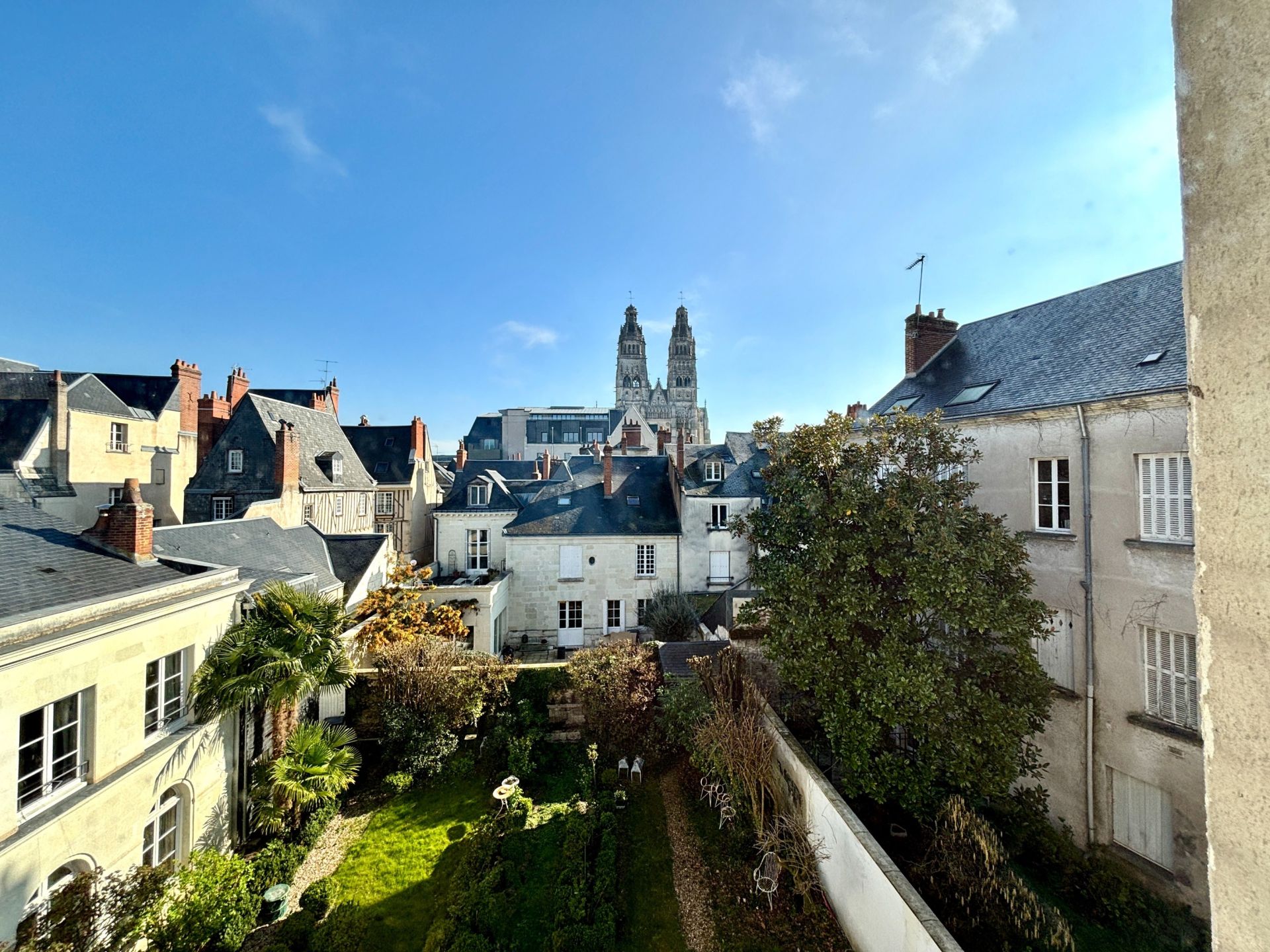 apartment 8 Rooms for sale on TOURS (37000)