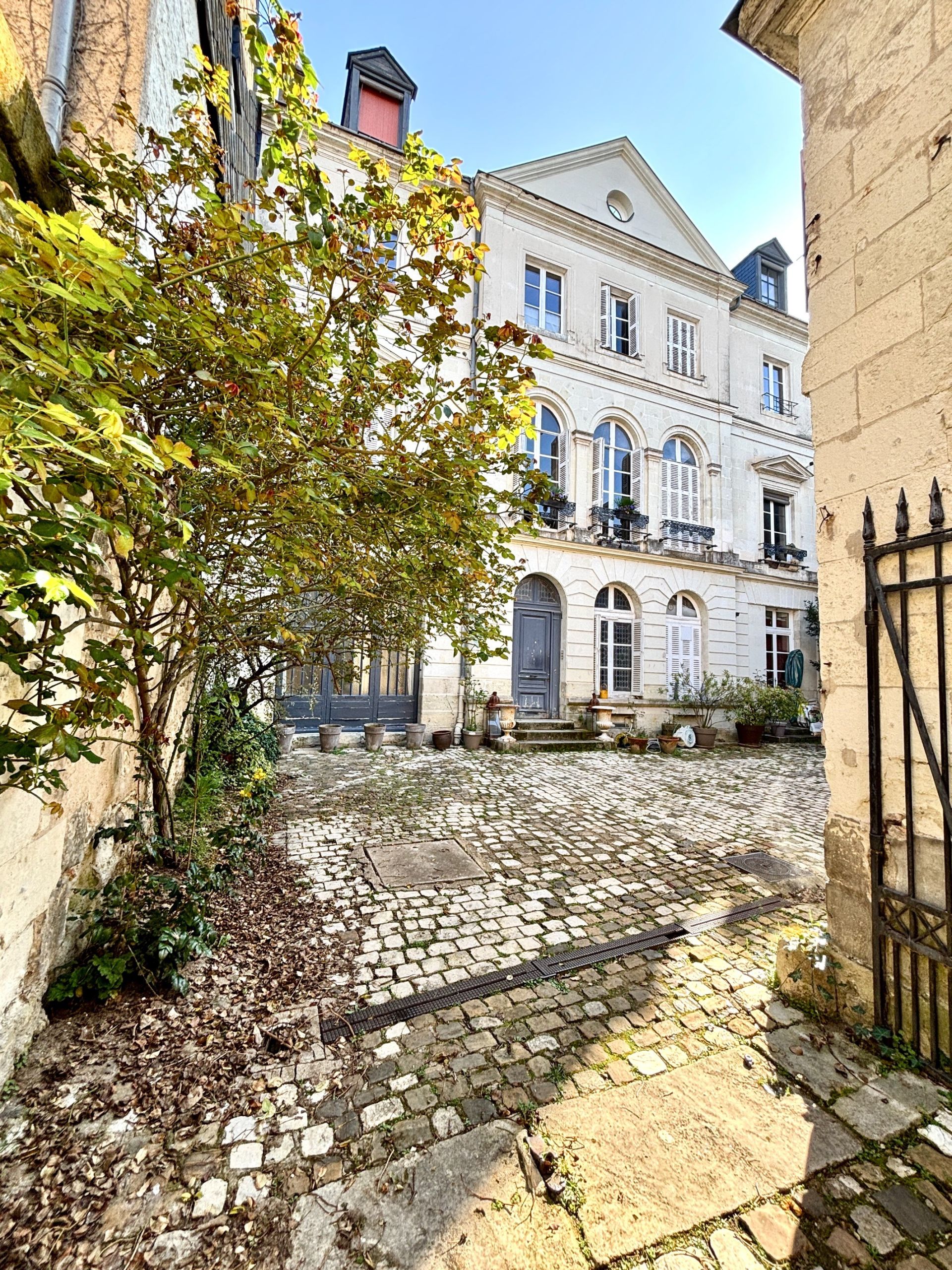 apartment 8 Rooms for sale on TOURS (37000)