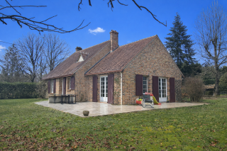 house 5 Rooms for sale on CHAUMONT SUR THARONNE (41600)
