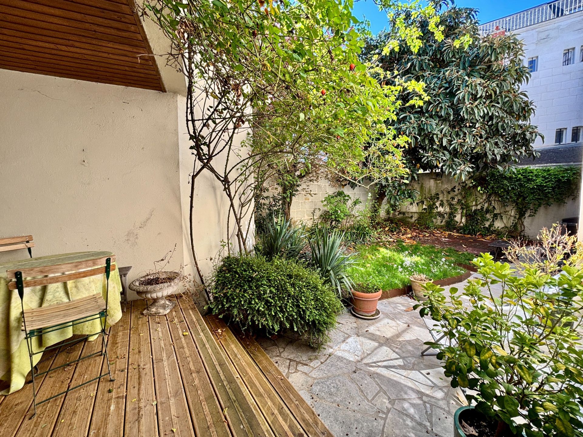 house 8 Rooms for sale on CHATELLERAULT (86100)