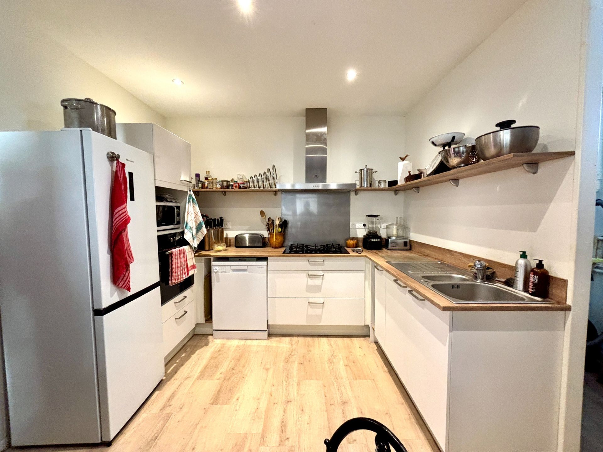 house 8 Rooms for sale on CHATELLERAULT (86100)