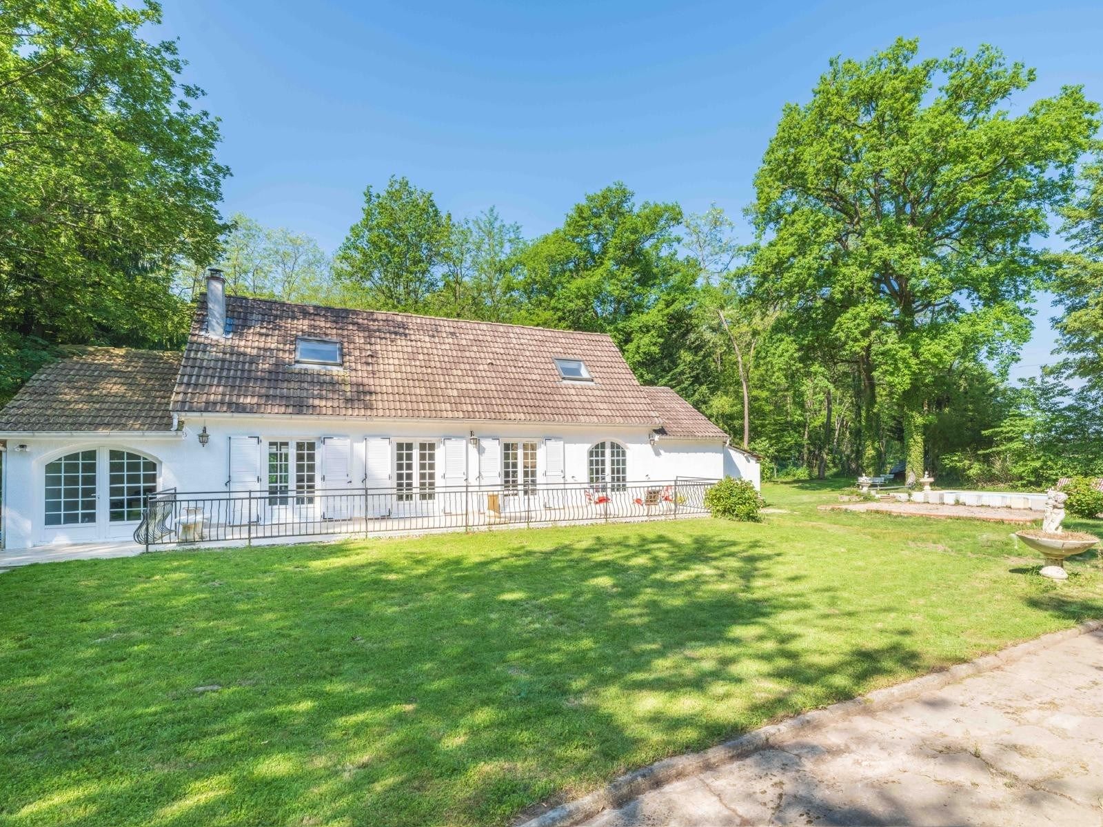 house 5 Rooms for sale on LA SELLE EN HERMOY (45210)