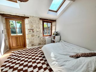 house 7 Rooms for sale on VOUVRAY (37210)