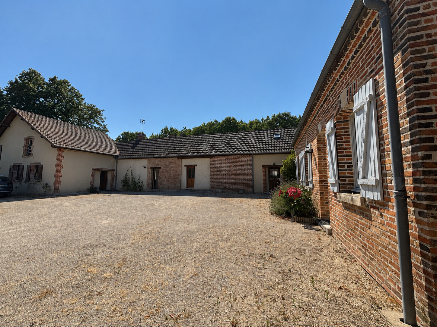 house 13 Rooms for sale on LA FERTE ST AUBIN (45240)