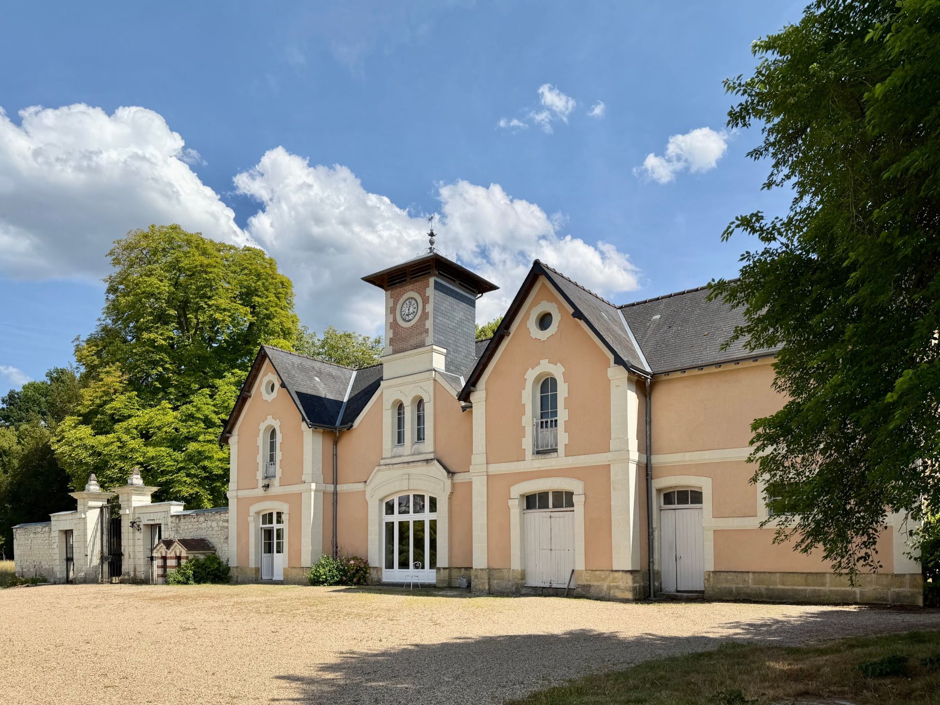 castle 14 Rooms for sale on CHINON (37500)