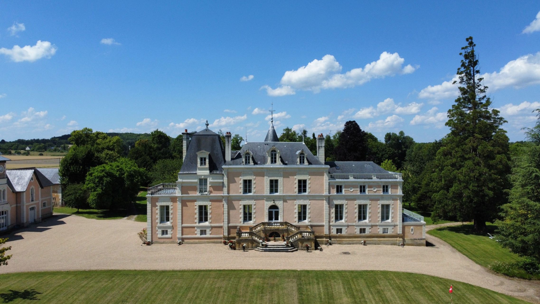 castle 14 Rooms for sale on CHINON (37500)