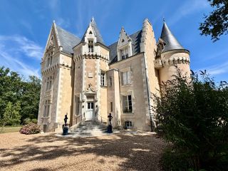castle 8 Rooms for sale on GENILLE (37460)