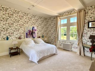 castle 8 Rooms for sale on GENILLE (37460)