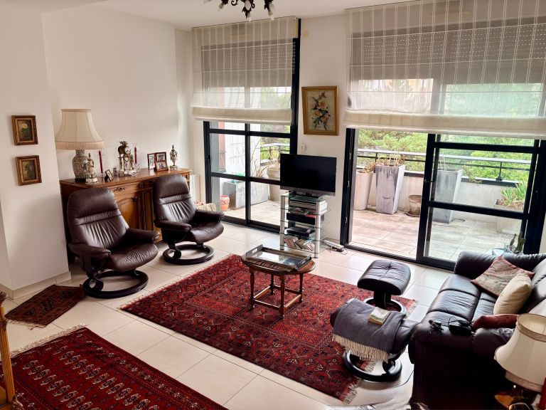 apartment 4 Rooms for sale on ORLEANS (45000)
