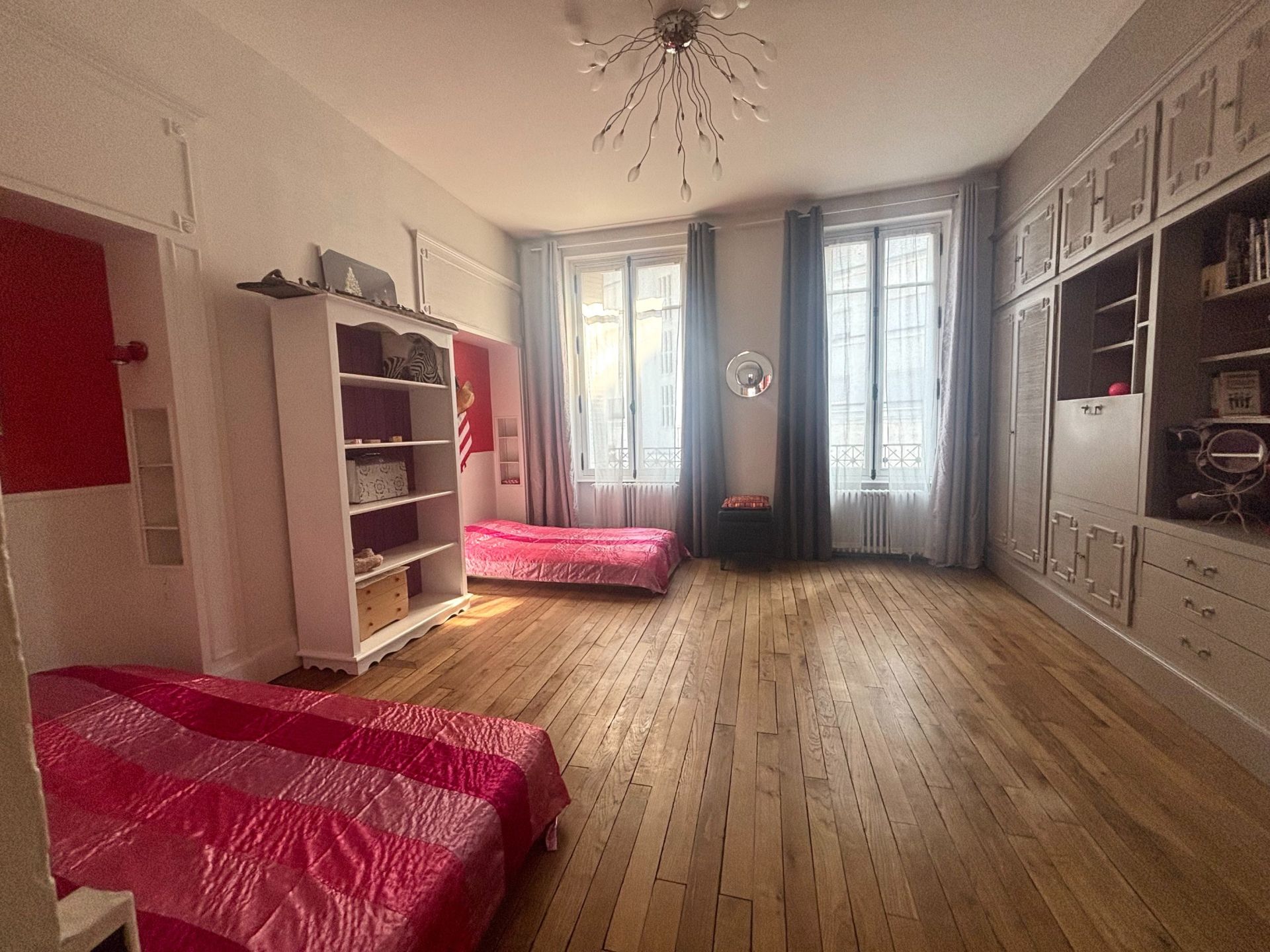 house 9 Rooms for sale on ORLEANS (45000)
