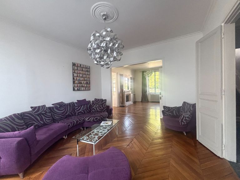 house 9 Rooms for sale on ORLEANS (45000)