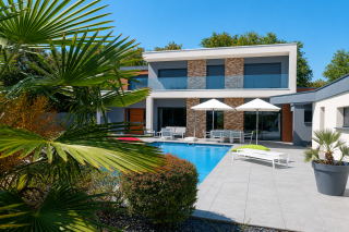contemporary house 9 Rooms for sale on VINEUIL (41350)