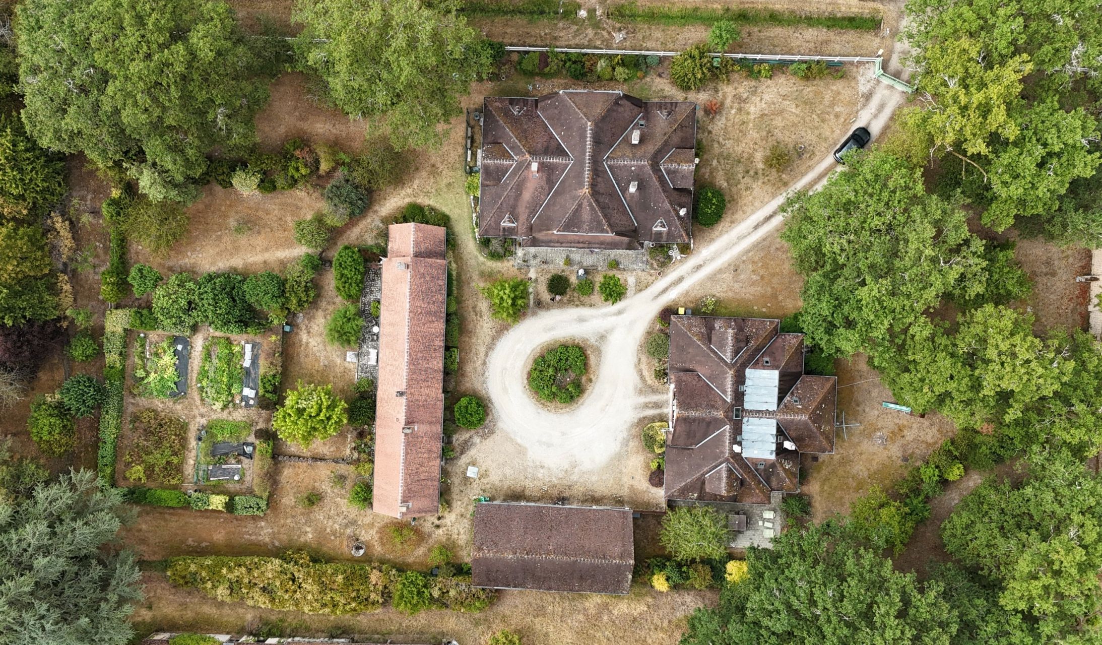 house 21 Rooms for sale on LIGNY LE RIBAULT (45240)