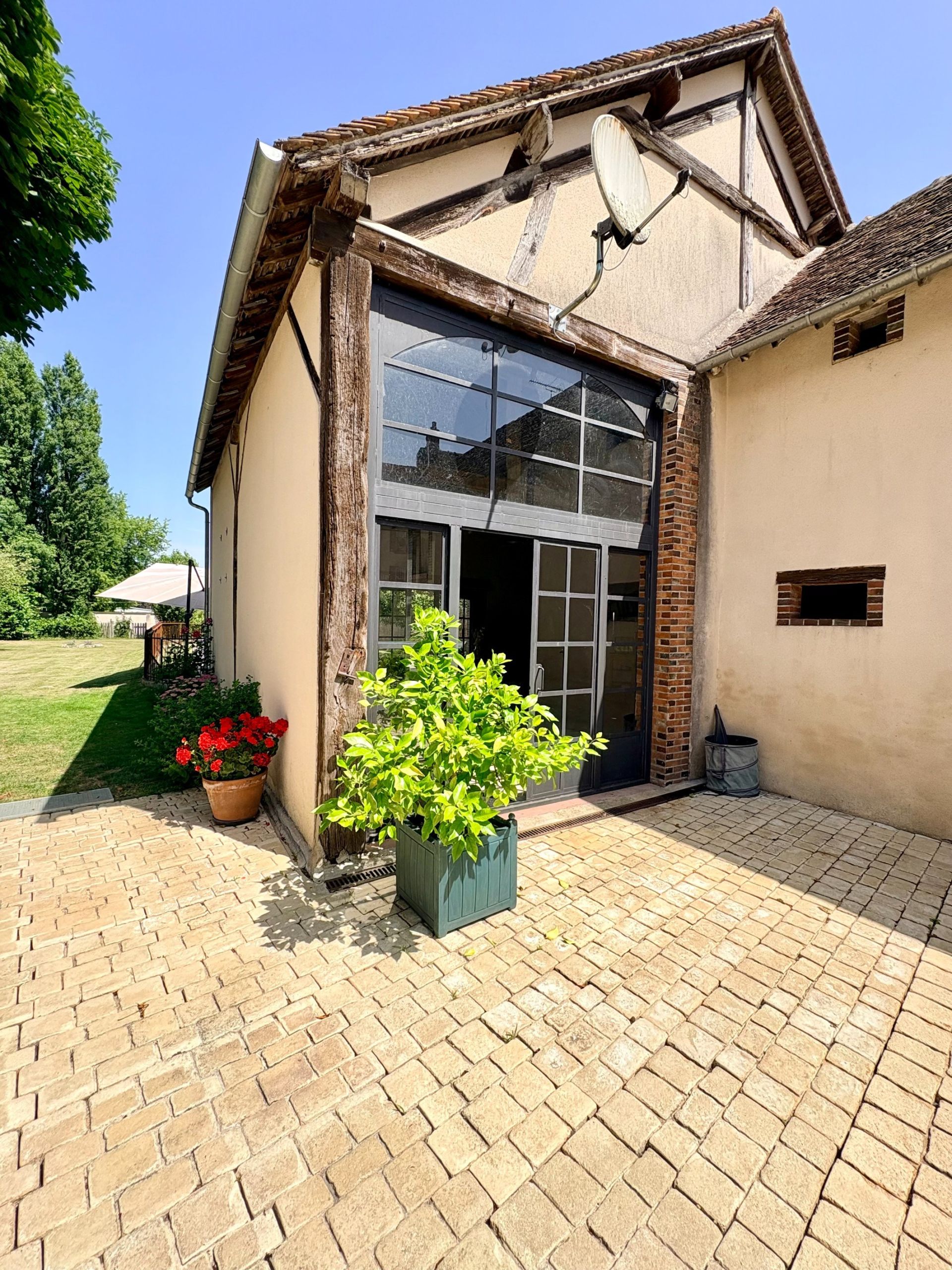 house 7 Rooms for sale on FERRIERES EN GATINAIS (45210)