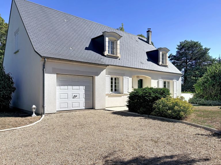house 6 Rooms for sale on ORLEANS (45000)